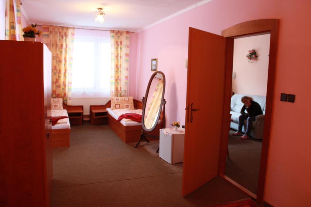 Garni Hotel Anne-Mary ปิเอชตานี ห้อง รูปภาพ